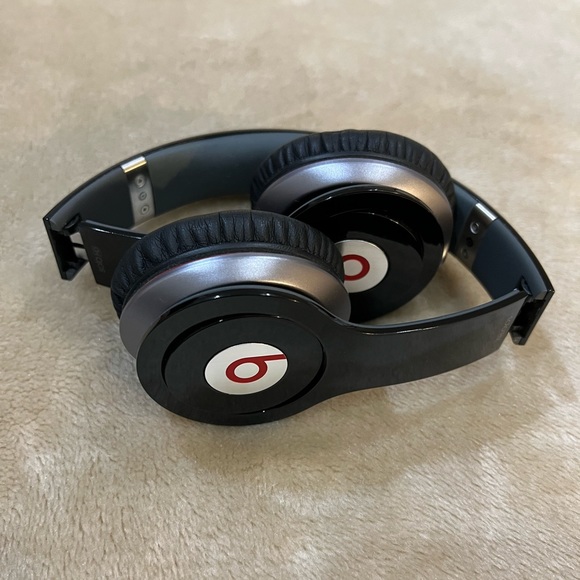 Beats By Dre Solo Wired Noise-Cancelling Over-Ear Headphones